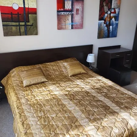 Spacious And Cosy In Royal Towers Complex * 반스코