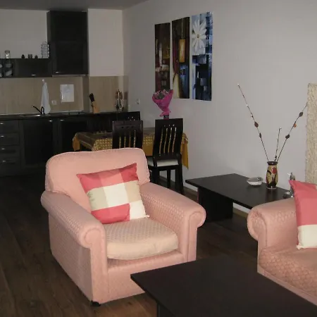 Spacious And Cosy In Royal Towers Complex