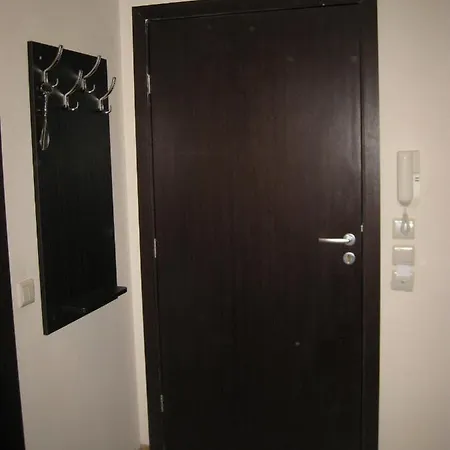 Spacious And Cosy In Royal Towers Complex Apartment