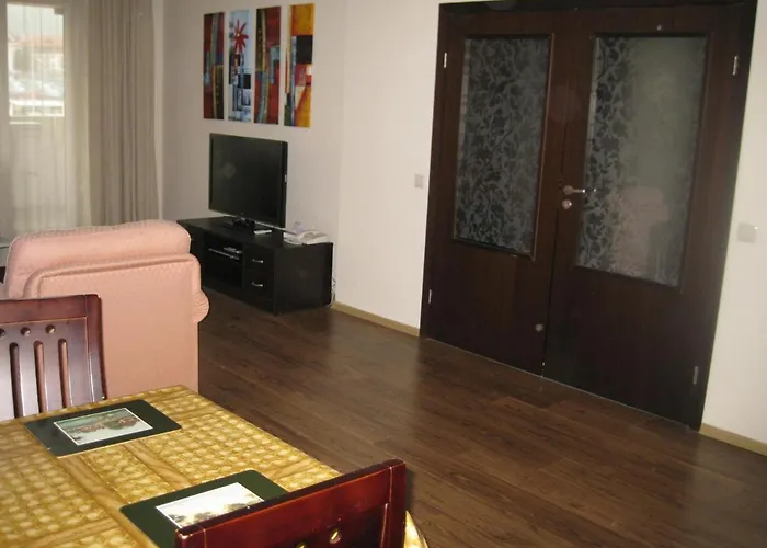 Spacious And Cosy In Royal Towers Complex